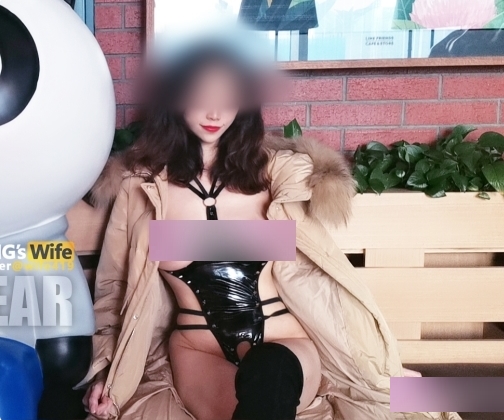 Twitter喜欢戴绿帽子的男人(阿崩)和他善于展示自己的老婆自拍