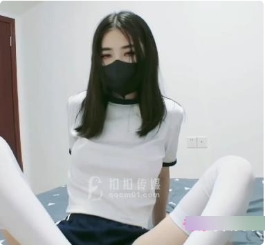 扣扣传媒身材苗条的纯洁女孩(锅锅酱),白丝Lolita裙子的图集【1V,539M】
