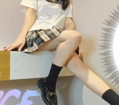“狗子爱好者的必备!许木黑丝JK格子裙,小雌性的最爱!”