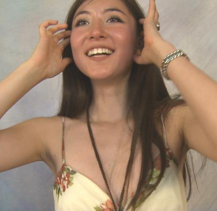 华裔千金AmeliaWang的行为艺术作品:下水