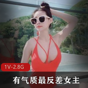 高颜值女主的气质与反差,展现出迷人的长腿