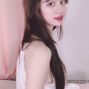 《乖乖女的火辣睡衣:高颜值魔爪般的技术,洁白身材令人心动》