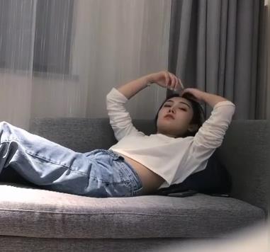 T花学生美女合集:自拍大三大四学姐,颜值身材用嘴观看3V-1.3G