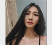 FannyLyOnlyFans合集:9个个人秀视频,包含用嘴、道具使用,火辣身材令人目不转睛