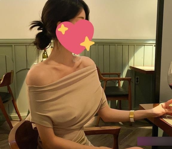 奇妙独家:某航空公司推出的38万粉Ashley私拍日常