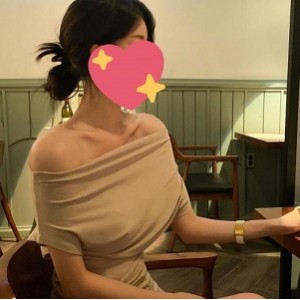 奇妙独家:某航空公司推出的38万粉Ashley私拍日常
