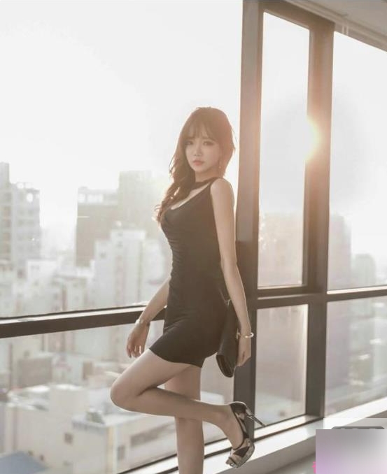 网红夏花花的美少女学生服装私房尺度照片曝光,展现出她精彩的表演,给人带来温暖和快乐。