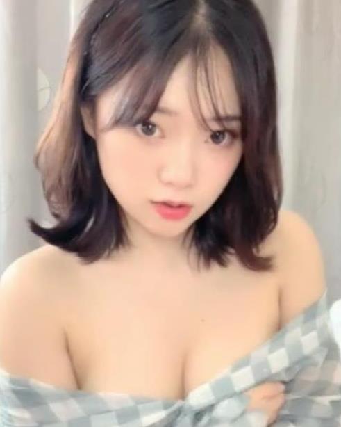 初樱幼齿美妞直播视频合集21.5G,玉兔球前魅力无限