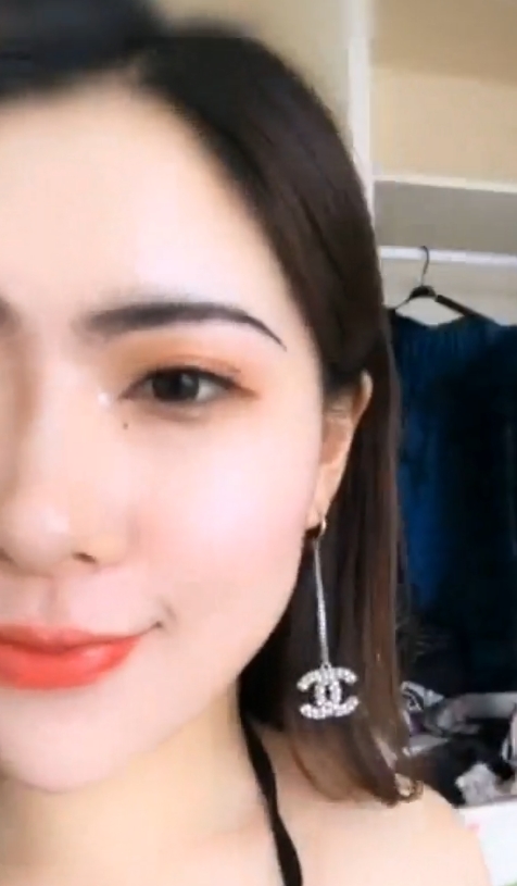 铁女神黑色蕾丝,性感有趣互动,视频尺度适中,密码解压方式解锁