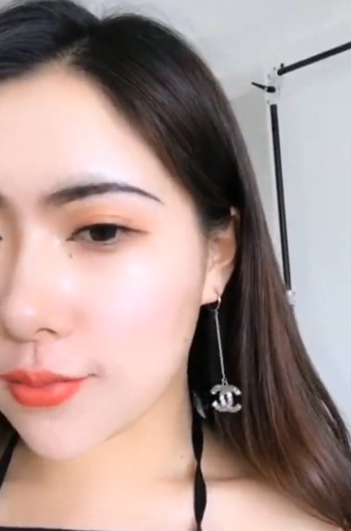 铁女神黑色蕾丝,性感有趣互动,视频尺度适中,密码解压方式解锁