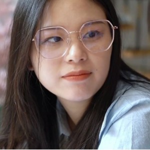 视频陈依依吊带紧身裤胖臀美女2V/10.11G/百度云