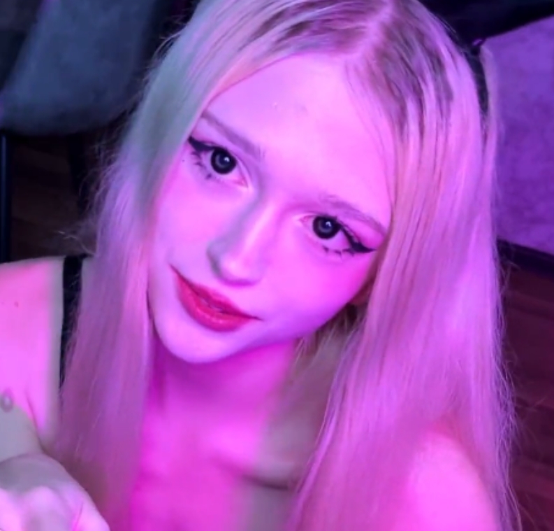 YourLittleMai精彩视频集锦:3.24全视频内容15个,总占3.8GB,拍摄质量一般但身材不错,P站检索收藏必备!