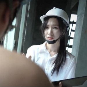薰草工地水电工自拍视频曝光，女主男主道具C惨遭调侃，时长11分钟，网友疯狂围观
