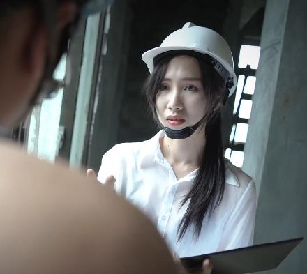 薰草工地水电工自拍视频曝光,女主男主道具C惨遭调侃,时长11分钟,网友疯狂围观