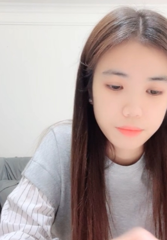 60v56.4g清晰画质,收藏百度ED2K,反差眼镜妹妮妮的独特魅力