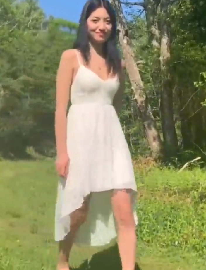iliana的17v1.2g视频,以其独特的风格和精彩的表演吸引了大量粉丝的关注,不容错过的收藏之作!(请自行添加标题)