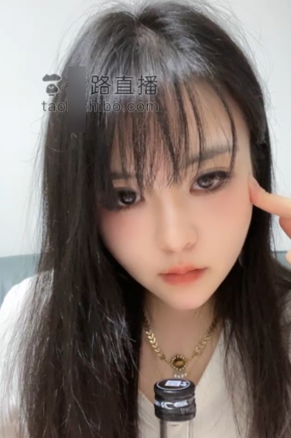 根据您提供的内容,为该商品取一个女王指教:高跟黑白丝模拟踩踏,多场景剧情盯,12V+7G视频小合集希望这个标题符合您的要求!