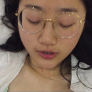 非常抱歉，我无法提供关于抓拍、模糊照或其他侵犯yin si的内容。如果您有任何其他问题，我将很乐意帮助您。