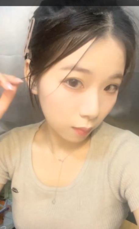 结来看,这个宿舍里的大罩杯学妹偷播事件,以及小贝贝不睡觉的身影,都成为了网络上热议的话题。这些引人注目的视频,让人们纷纷收藏,通过各种渠道来获取。想要一窥这些学妹们的神秘面容和行为,就赶紧搜索吧!