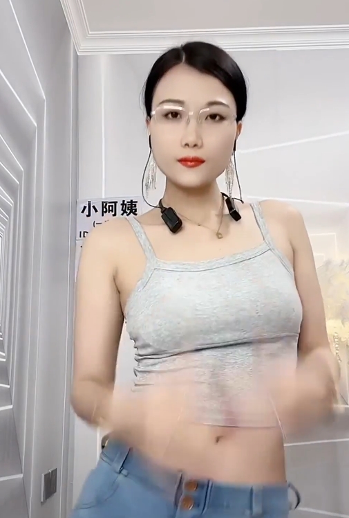 冷美人轻熟御姐紧身裤后背摇给力佳作合集:73部4小时16分6.5G,2023年录制剪辑,含幽默自嘲和优雅舞姿,背影美臀让你心动不已!