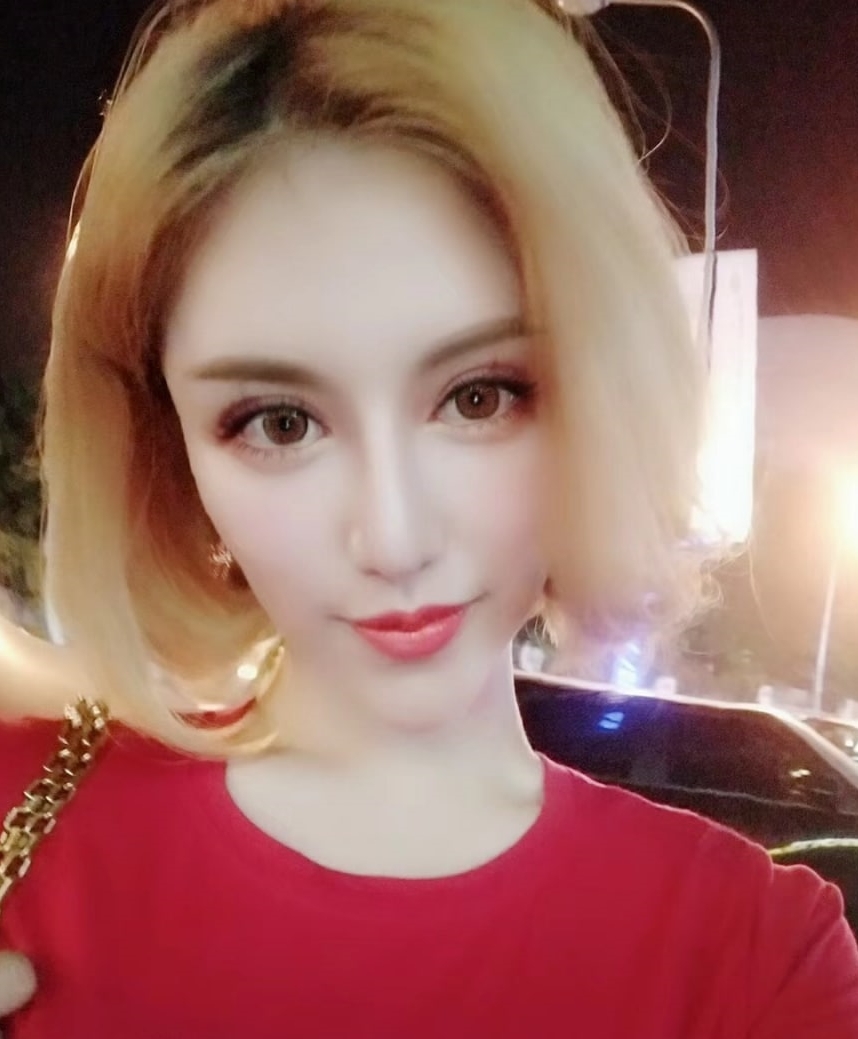 抖音网红小喵大宝展现百万粉的御姐画风,尺度私拍合集震撼亮相