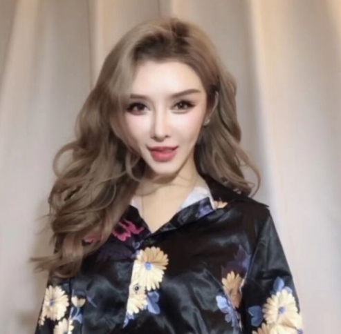 抖音网红小喵大宝展现百万粉的御姐画风,尺度私拍合集震撼亮相
