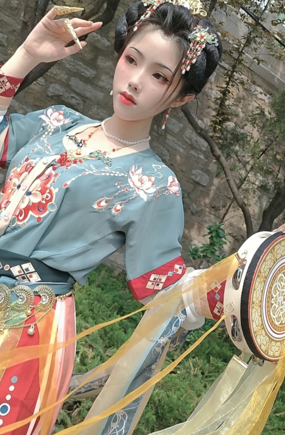 集是钛合金TiTi作品的精华之选,收藏价值极高,不容错过!