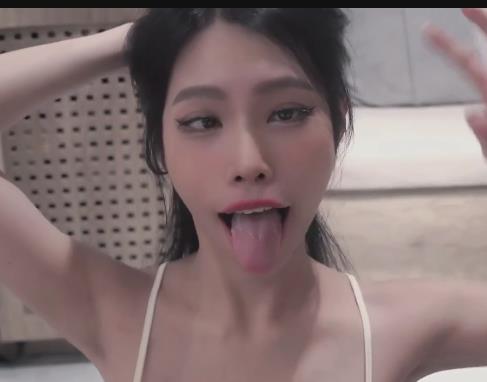 继妹自拍成小哥哥玩偶,26分钟视频抄袭翻拍,S网红风格清新