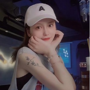 南航空姐安妮自拍火爆短视频，露脸下水道舞蹈，总大小2.3G，解压软件解压教程需知