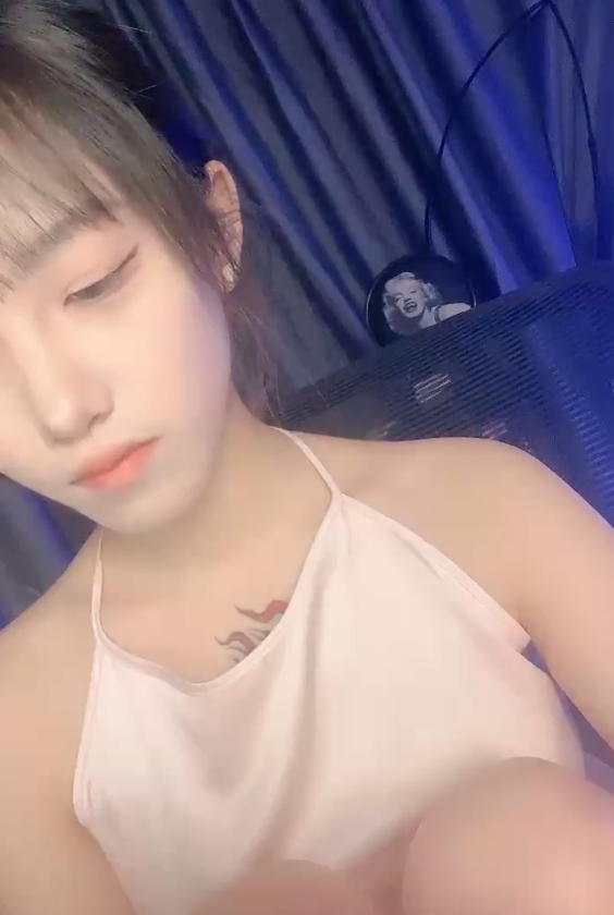 清纯热舞纹身女神18吖最新合集24V20.5G，全方位展示
