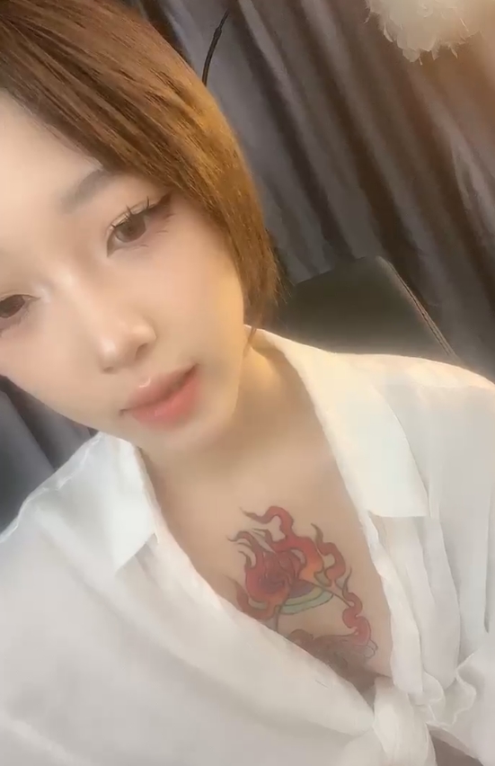 清纯热舞纹身女神18吖最新合集24V20.5G，全方位展示