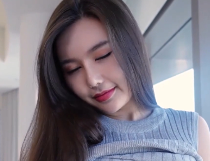 众筹热门梦幻女神木木森最新合集1V629M,景观高楼内