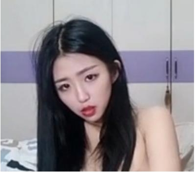 美女大战头套男最新合集1V1G,精彩对决
