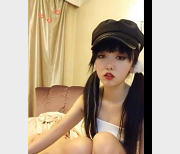 花式用脚女王婳宜美腿教育合集[29V3.6G]，高跟鞋、JK空姐、服装姬，精彩自拍！