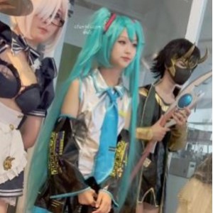 KFC萌妹初音未来私拍展示单部787.9MB这双马尾绝了