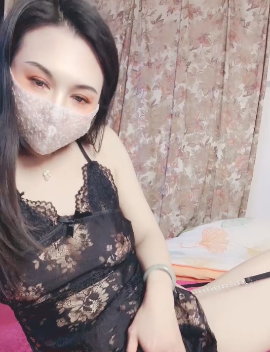 **推特俏俏一字马热舞16v17.2g钢管舞火辣**