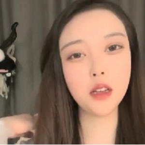 社保姬浮力性感软妹子日常约拍，弹力摇热辣舞蹈